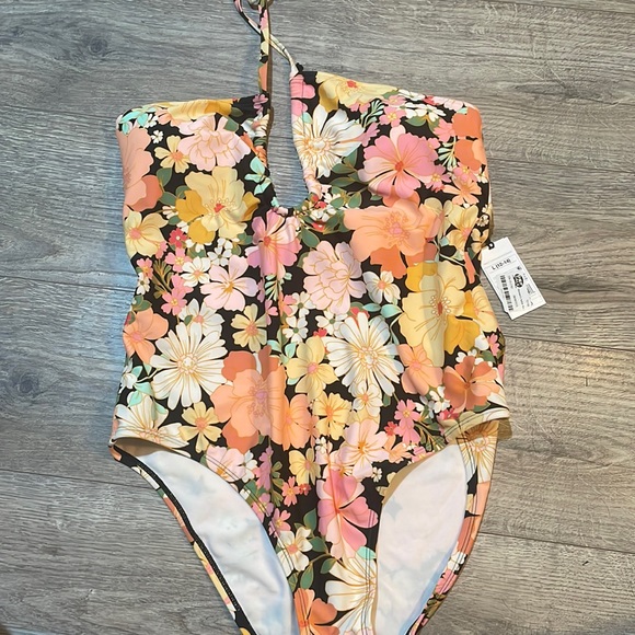 NWT Shade & Shore Halter Key Hole One Piece Swimsuit - Picture 1 of 5